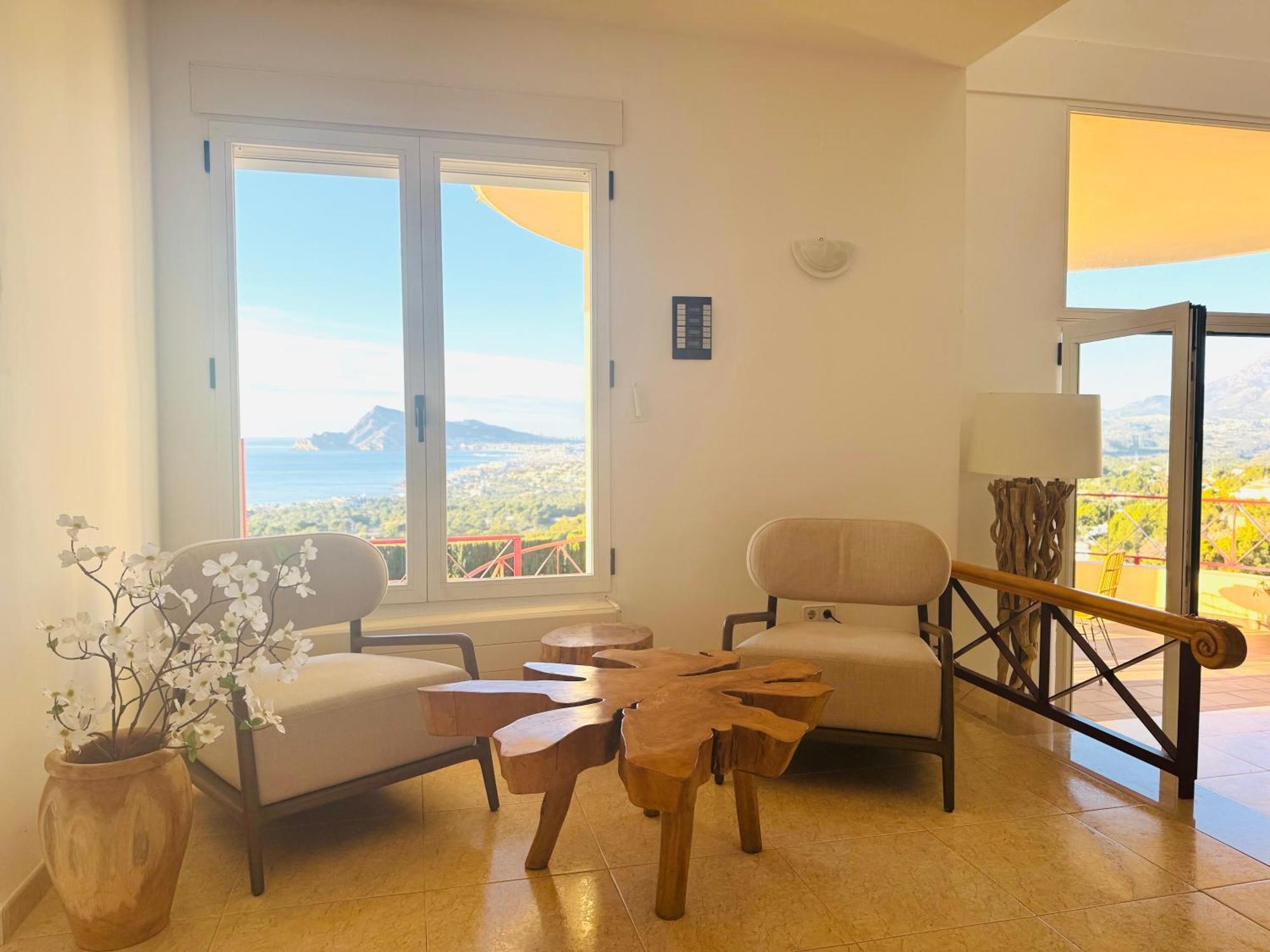 Villa Spacious In Hills